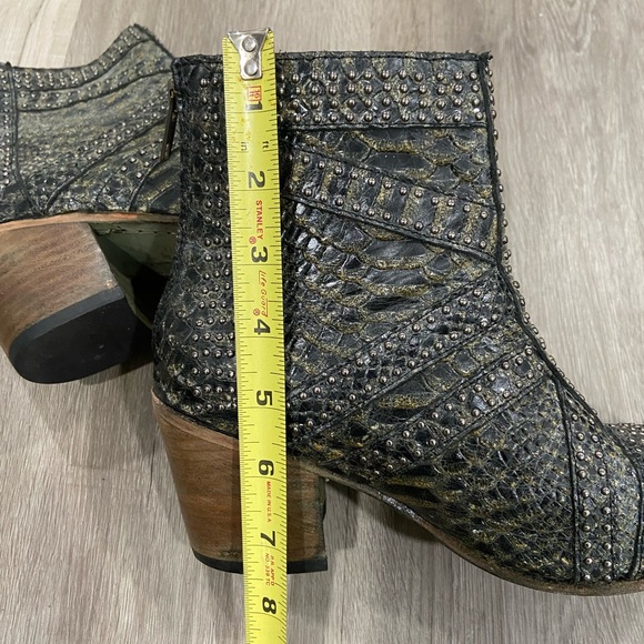 Freebird By Steven Nelle Black/grey Snake Stud Anckle women Boots 7 - Picture 3 of 8